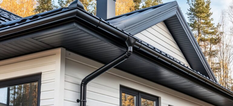 A black seamless gutter contrasting beautifully against a white modern house